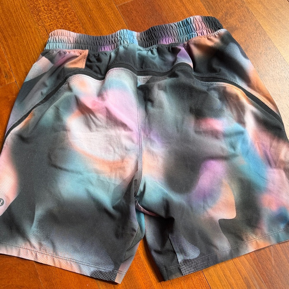 lululemon athletica Men's Shorts small - Picture 2 of 3